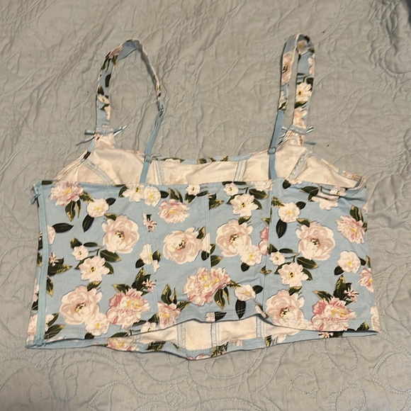 Feminine summer romantic crop top - Picture 2 of 3